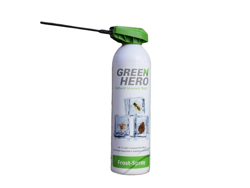 Green Hero Frost Spray är en aerosolspray utan bekämpningsmedel. Sprayen skapar en dimma på det sprayade området med -45grader Celsius som dödar insekten på sekunder genom frysning av insektens vatteninnehållande celler.