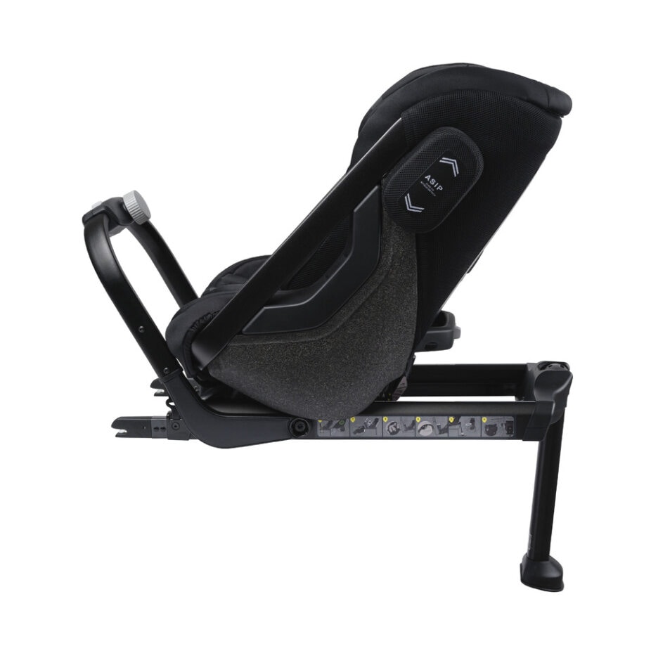 Bilbarnstol Axkid ONE 2 är den enda ISOFIX-bilstolen på marknaden som är godkänd upp till (61-125 cm/23kg). Enkel och säker installation med Isofix. Ger det bästa benutrymmet på marknaden, men har ändå flexibiliteten att bli en av de mest kompakta bakåtvä