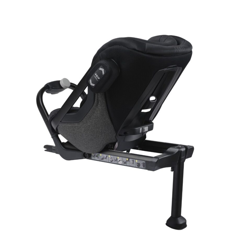 Bilbarnstol Axkid ONE 2 är den enda ISOFIX-bilstolen på marknaden som är godkänd upp till (61-125 cm/23kg). Enkel och säker installation med Isofix. Ger det bästa benutrymmet på marknaden, men har ändå flexibiliteten att bli en av de mest kompakta bakåtvä