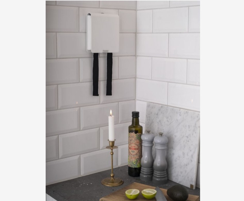 Denna brandfilt är utformad för att skydda dig och ditt hem från brand, samtidigt som dess design är exklusiv och lyxig vilket gör den enkel att placera synlig på väggen. Det stilrena metallhöljet som omsluter filten kombinerar både form och funktion. - 2