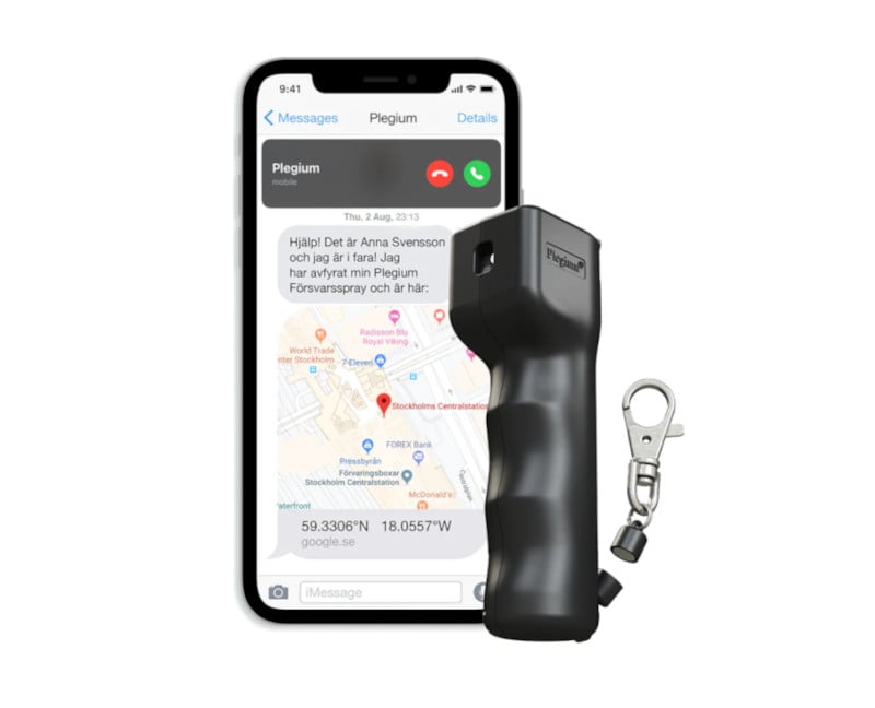 Plegium Smart Försvarsspray är en laglig och kraftigt ögonirriterande mentolbaserad försvarsspray med röd färg samt gratis automatiska positions-SMS och telefonsamtal till dina nödkontakter. Designad och tillverkad i Sverige.  Funktioner Försvarsspray med
