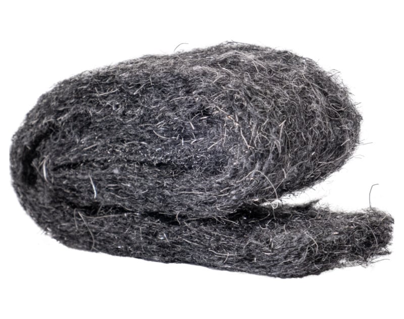 Denna stålull är tillverkad av rostfri tråd i olika längd/diameter samt PE-fiber för bästa motståndskraft mot gnagare. Klipps i lagom bitar och trycks in i springan/öppningen. Använd handskar.  Bredd 40 mm, längd 400 mm. - 2