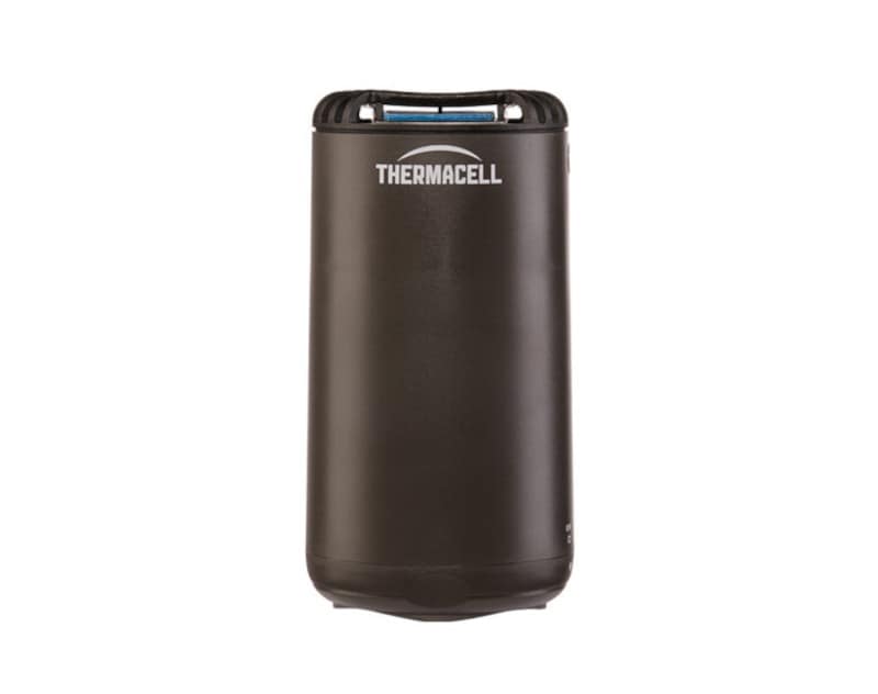 Thermacell Mini Halo skapar en myggfri zon på 20m2, var du än är och vad du än gör.  Myggskyddet utsöndrar ett luktfritt medel som håller myggen på avstånd.