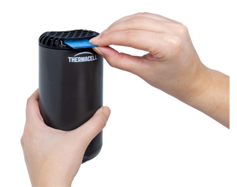 Thermacell Mini Halo skapar en myggfri zon på 20m2, var du än är och vad du än gör. Myggskyddet utsöndrar ett luktfritt medel som håller myggen på avstånd.